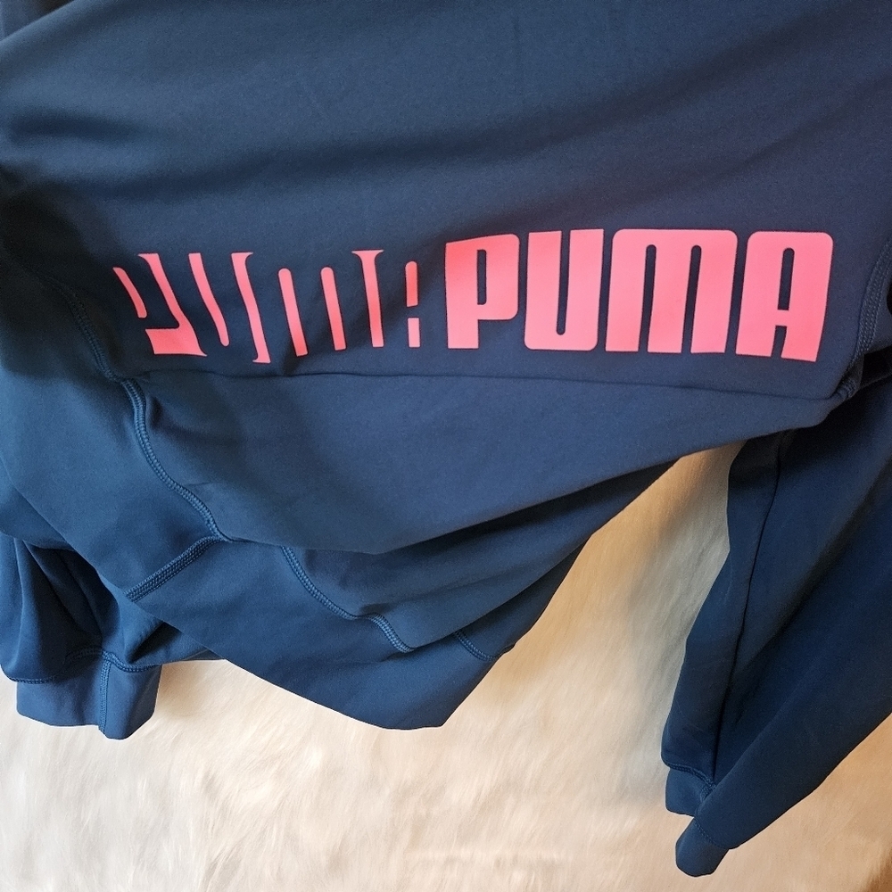 Puma Unisex Classic Logo Athletic Pullover - Picture 7 of 9